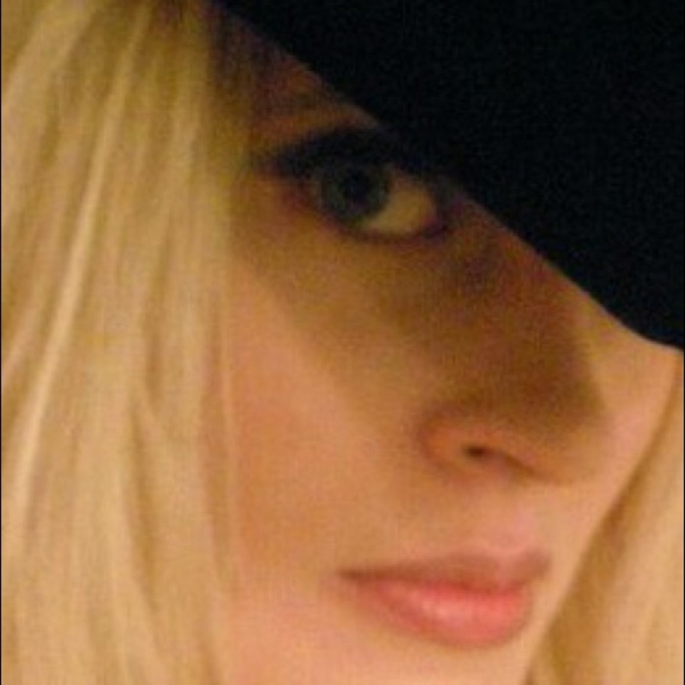 Meet your Posher, Holly